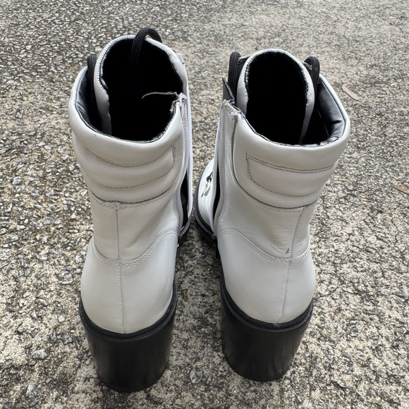 Marc Fisher Women's Sz 8 M Laboni Boot White Leather Combat With Black Lug Sole - Picture 5 of 15